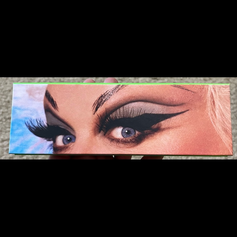 Kat Von D Divine eyeshadow palette